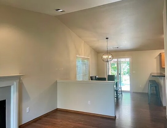Foto del edificio - 3311 Edgewater Dr