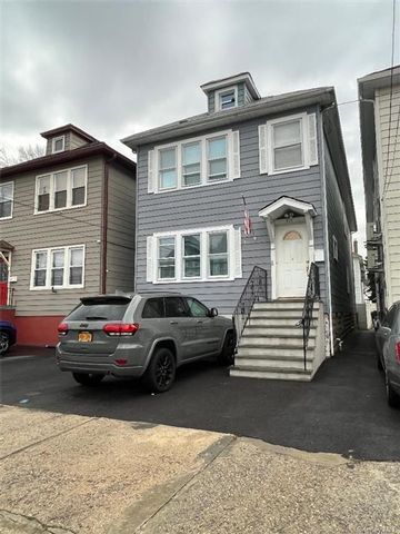 Primary Photo - 517 Seventh Ave