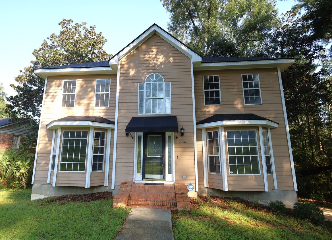 Primary Photo - 2008 N Sherwood Dr