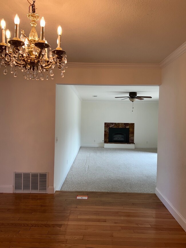 Building Photo - 1080 Ayer Dr