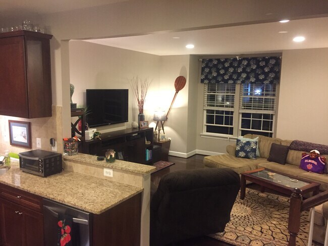 Foto del edificio - 6193 Royal Crest Ln