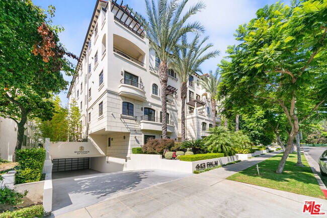 Foto del edificio - 443 N Palm Dr