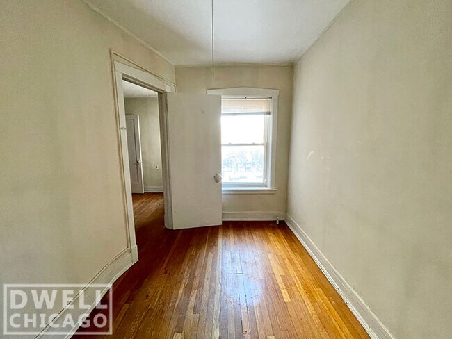 Building Photo - 6526 N Lakewood Ave