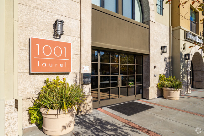 Entrance - 1001 Laurel St