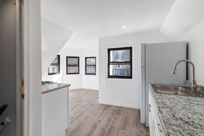 Building Photo - 84 N Allen St