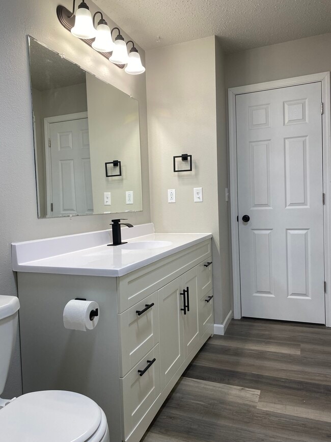 Building Photo - 225 6th St SE