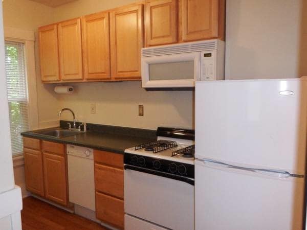 Kitchen - 1209 E 9th St
