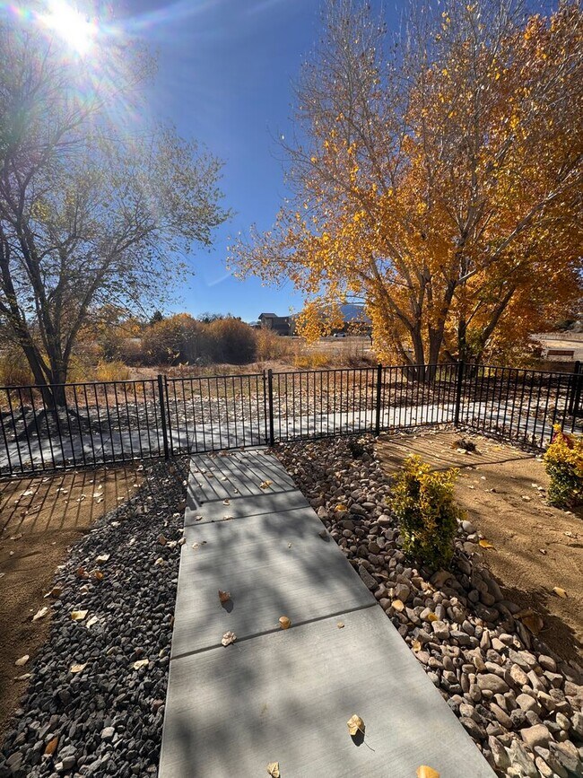 Foto del edificio - NEW! 3/2.5/2 Townhome in Gardnerville