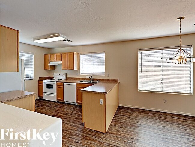 Building Photo - 14833 W Dahlia Dr