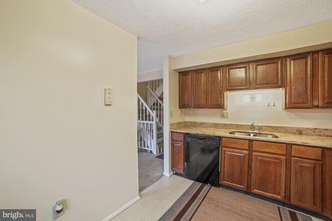 Building Photo - 714 Avanti Pl