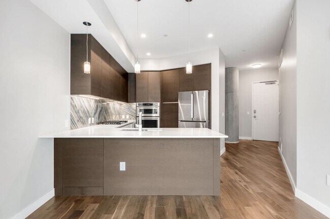 Foto del edificio - 1BD, 1.5BA Condo at the Lakehouse off Sloan's Lake