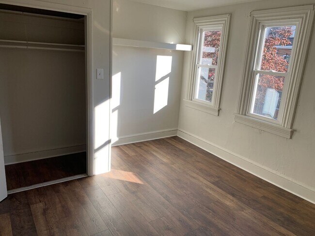 Foto del edificio - Spacious 2 Bedroom, 1 Bathroom with Bonus ...