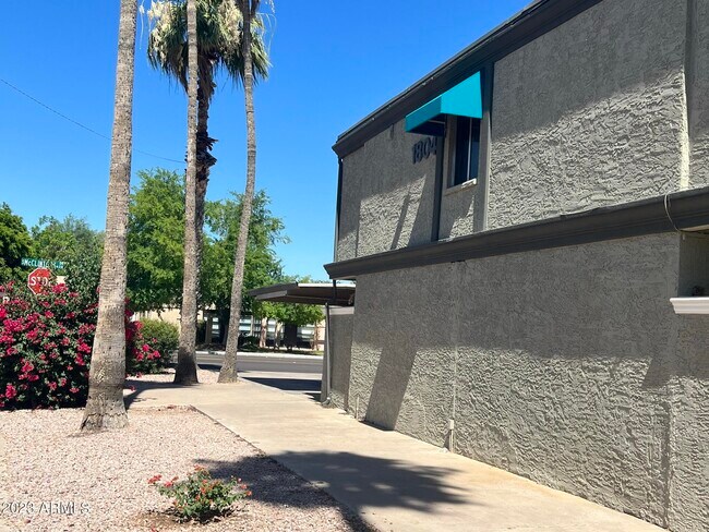 Building Photo - 2211 S McClintock Dr