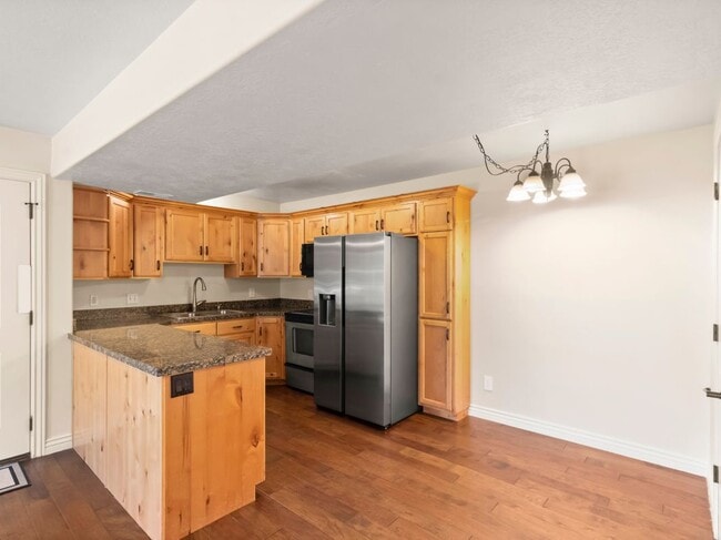 Building Photo - 986 W 270 S