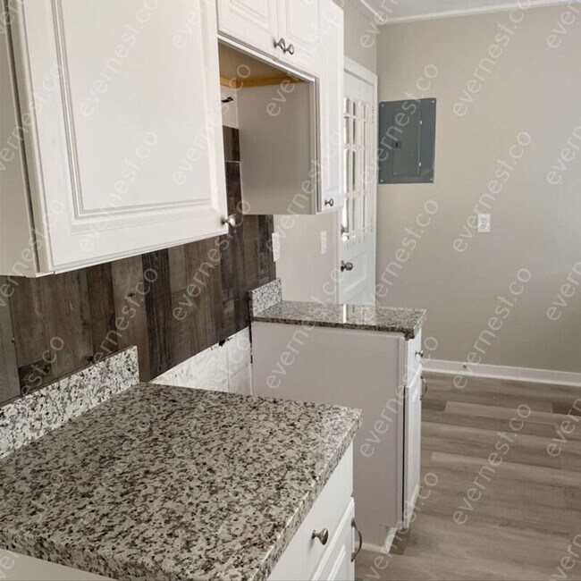 Building Photo - 219 W Leavell Woods Dr
