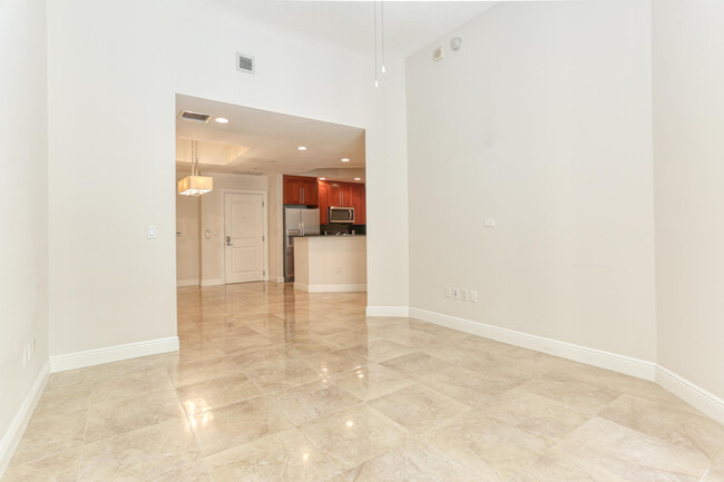 Building Photo - 701 S Olive Ave