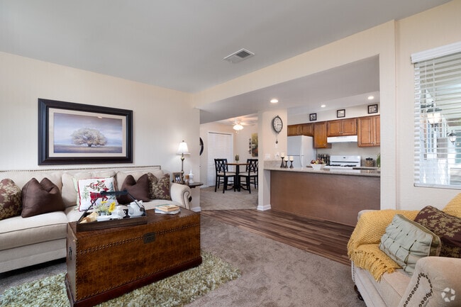 2BR, 2BA - 1,093SF - Living Room/Dining Room - Sycamore Terrace Apartments