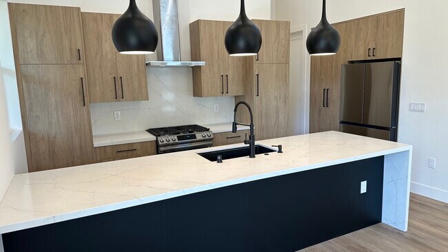 Kitchen - 11521 Braddock Dr