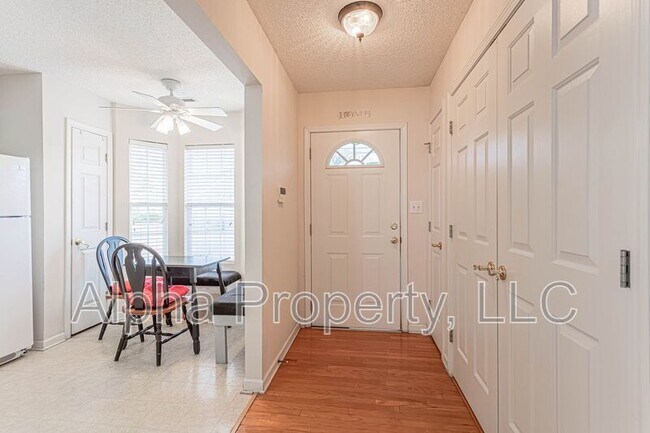 Foto del edificio - 225 Woodruff Park Ln