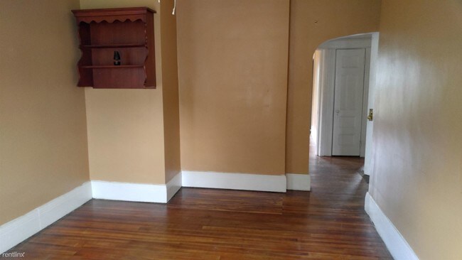 Building Photo - 347 Maplewood Ave