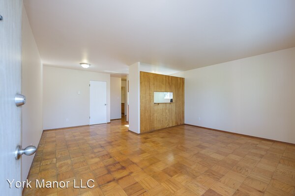 Foto del edificio - 3300 York Rd S