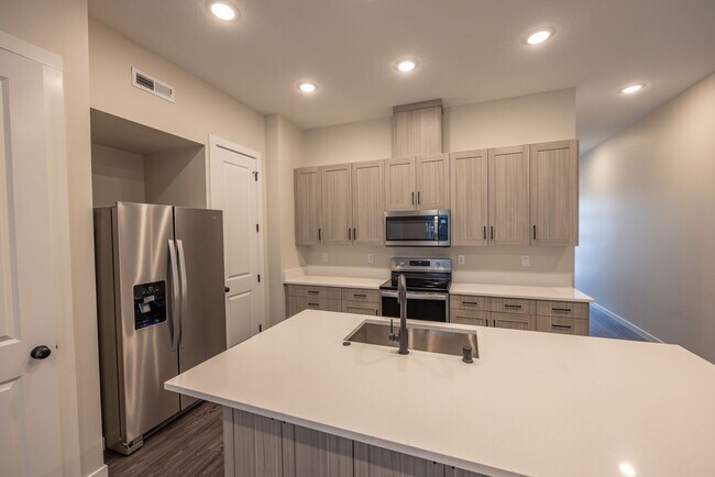 Foto del edificio - 3 bedrooms with loft/office. Built in 2024