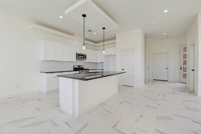 Building Photo - 2931 El Fenice Ln