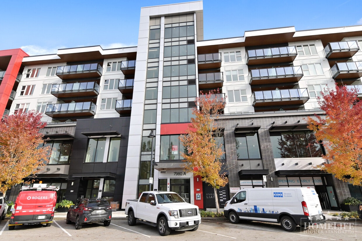 Primary Photo - Modern 1 Bedroom + Den at The District at ...
