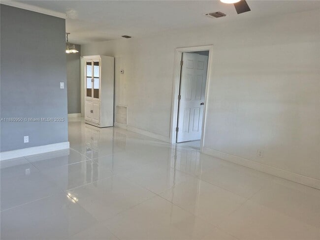 Foto del edificio - 4920 SW 28th Terrace