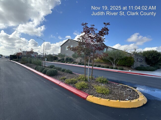 Foto del edificio - 4 Bedroom Townhouse in Tule Springs Coming Soon!