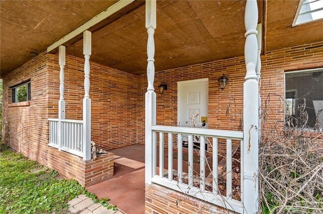 Building Photo - 6187 Bayou Rd