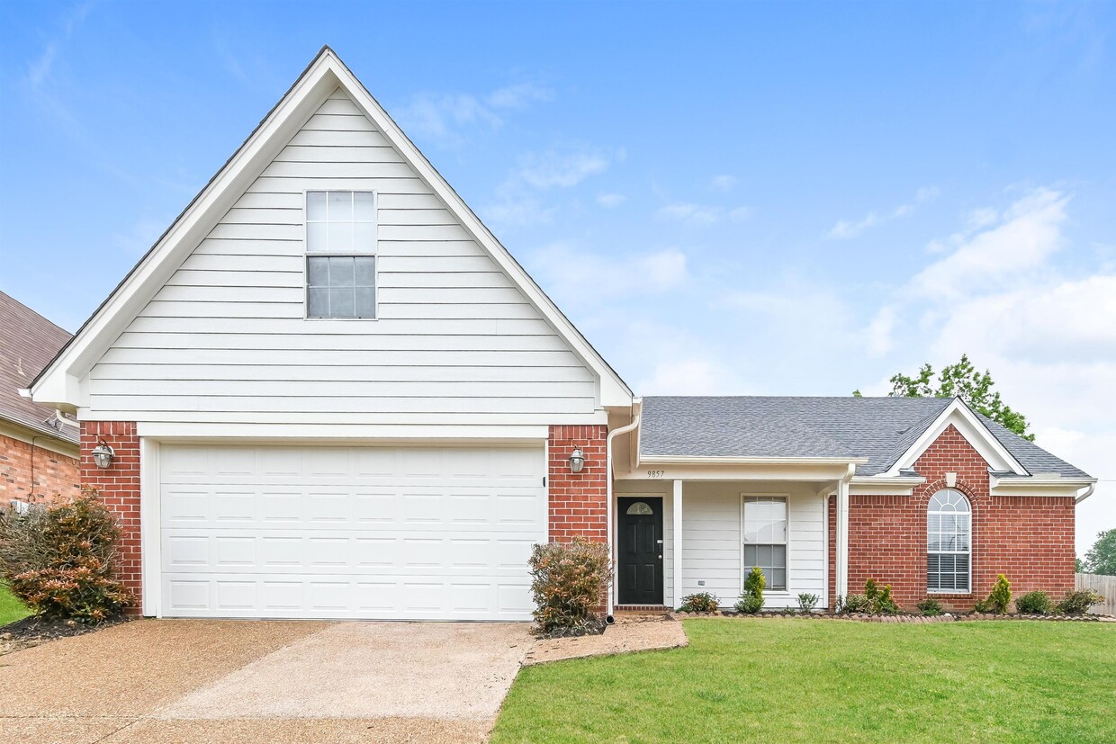 Foto principal - 9857 Averbury Dr