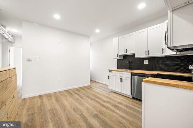 Foto del edificio - 5227 Chancellor St