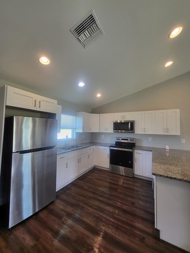 Building Photo - 9031 S Indio Cir