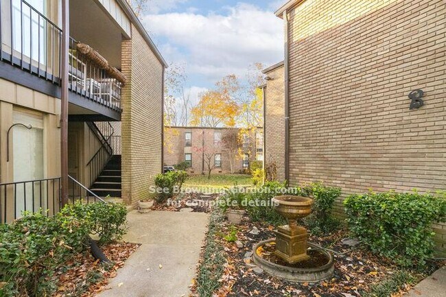 Building Photo - Spacious 2 bedroom located in Belle Meade ...