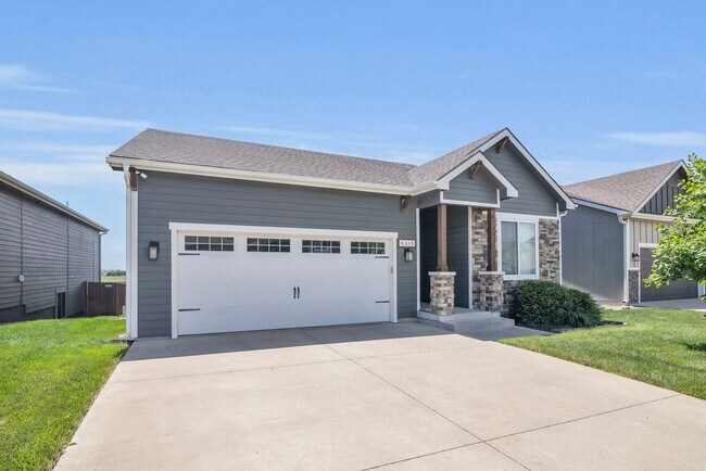 Foto del edificio - 6315 Rockaway Dr