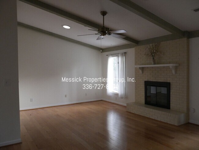 Building Photo - Breckinridge on Peace Haven Road!
