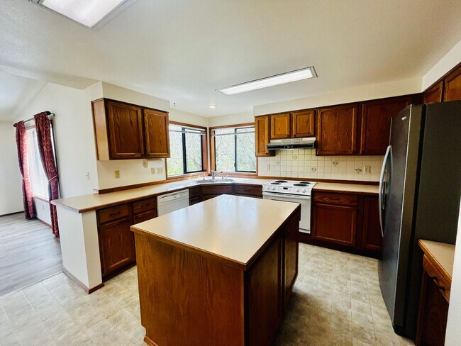 Building Photo - One Level Home with Water View