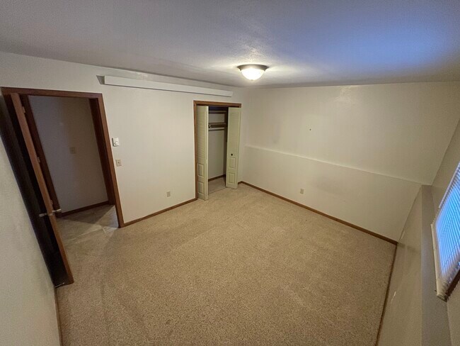 Building Photo - 622 Hickory Ave