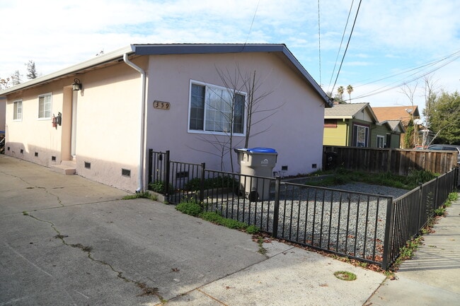 Building Photo - 359 N 16th St