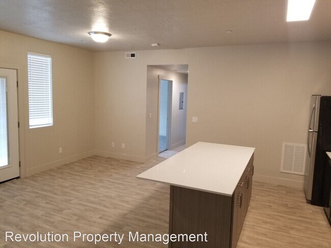Building Photo - 154 E 700 S