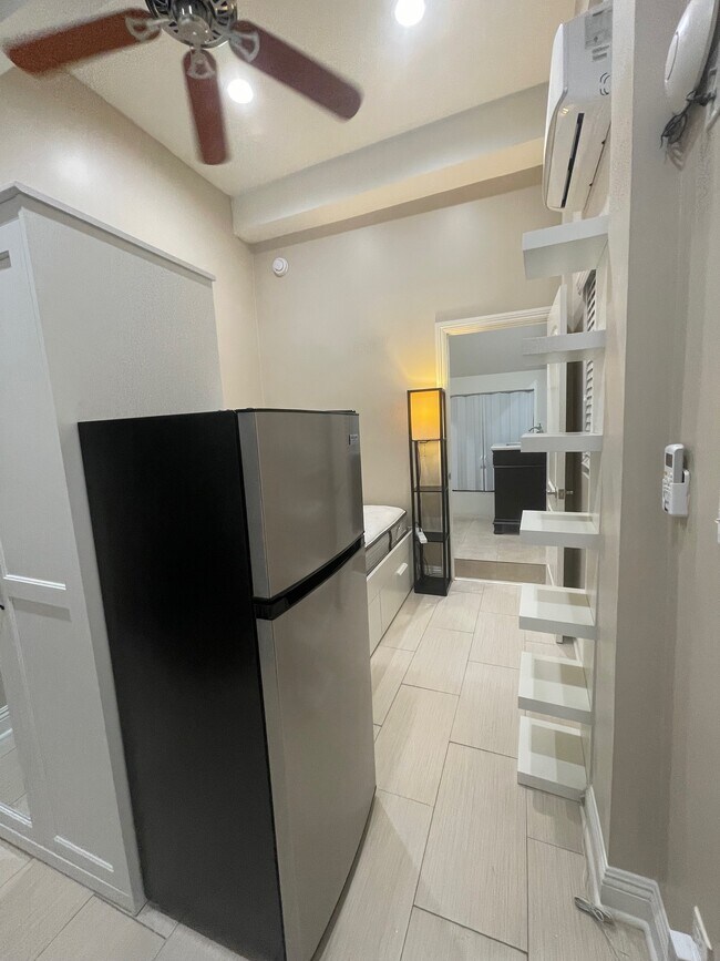 Foto del edificio - 7524 Fountain Ave