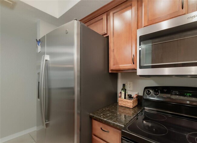 Foto del edificio - 704 Lyndhurst St