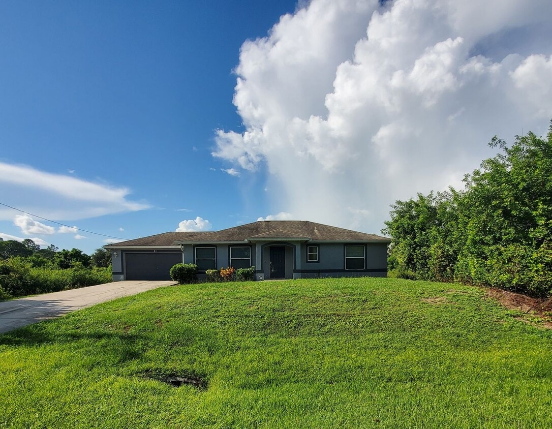 Primary Photo - Spacious 3 Bedroom 2 Bath 2 Car Garage PLU...