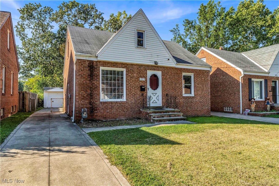 2703 Hearthstone Rd Parma, OH 44134 – photo 2