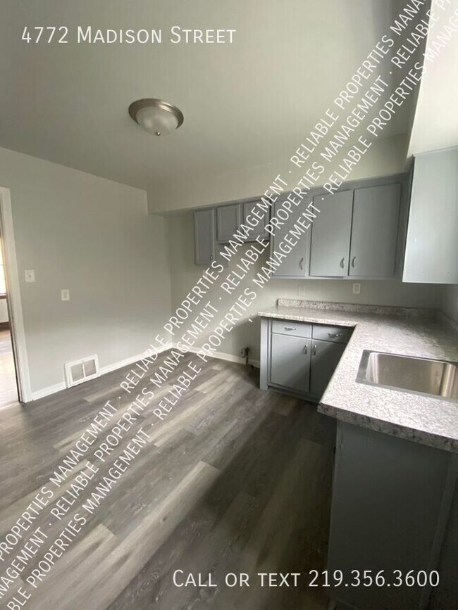 Foto del edificio - 4772 Madison St