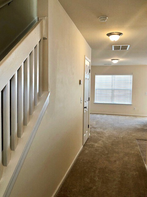 Building Photo - Adorable 2 bedroom 2.5 bath Townhome for r...