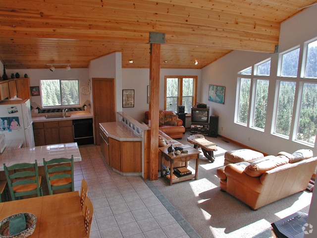 Building Photo - 12821 Sierra Dr E