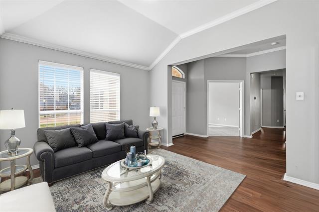 Building Photo - 2211 Knob Hill Dr