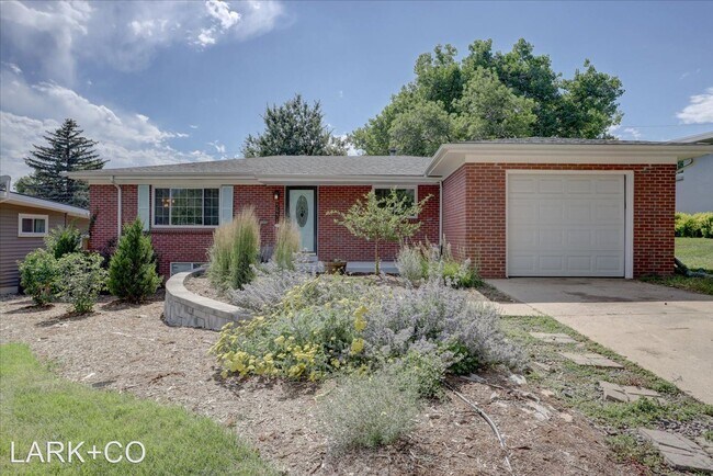 Building Photo - 4 br, 3 bath House - 5451 S. Hickory St